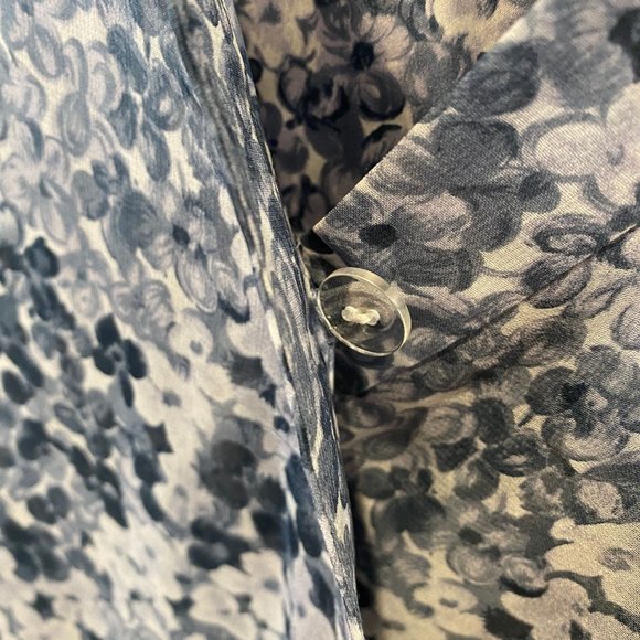 The J. Peterman Company : 100% Silk wrap dress with blue floral print 16 - Picture 3 of 6